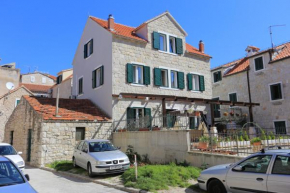 Apartments with a parking space Split - 16810